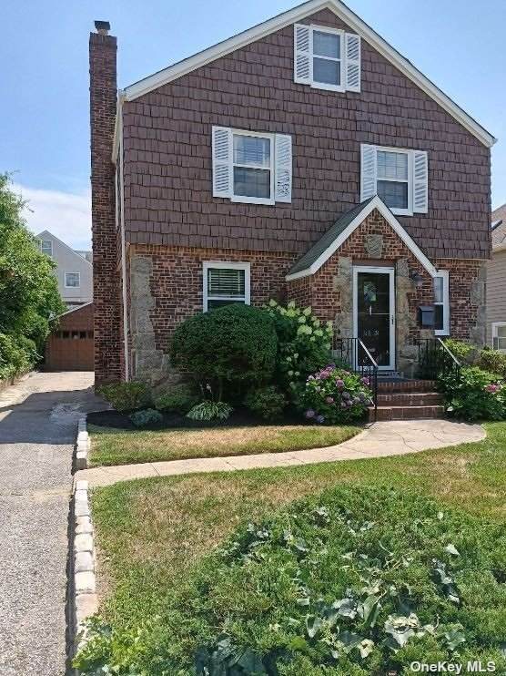 248-24 Cambria Avenue - Photo 1