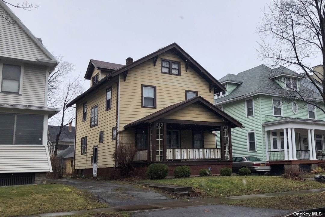 47 Warwick Ave - Photo 1