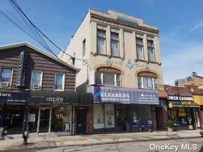 18-14 College Point Boulevard - Photo 1