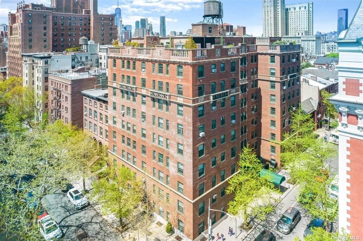 160 Henry Street - Photo 1