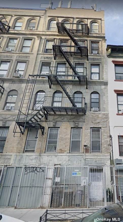 221 Henry Street - Photo 1