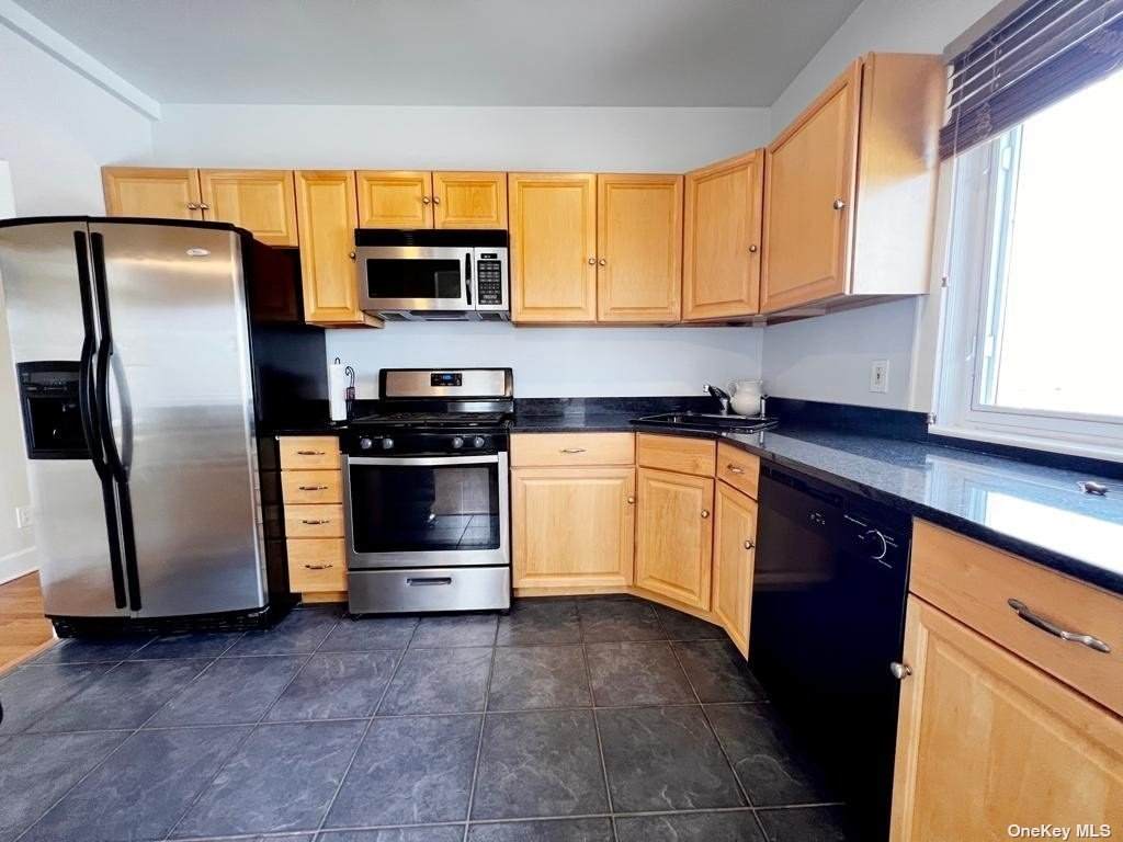 12 Bath - Photo 1