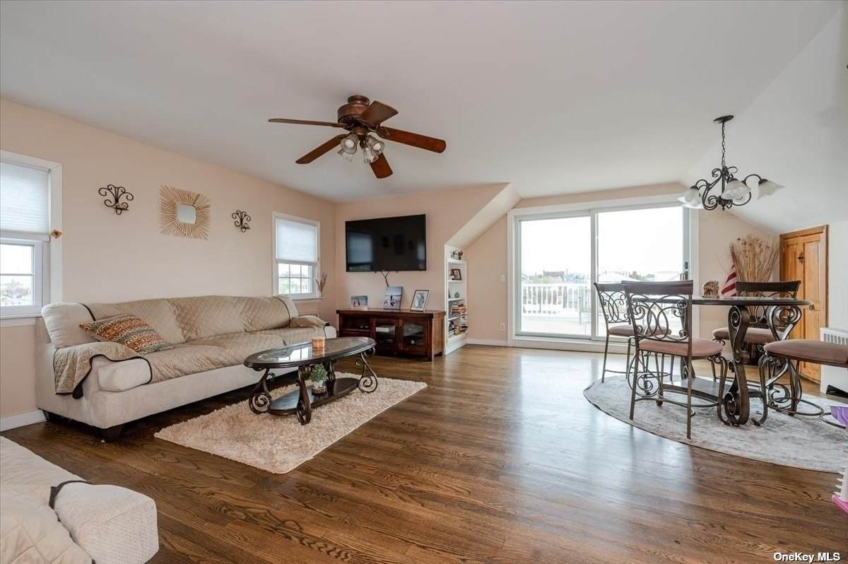 455 Park Avenue - Photo 1