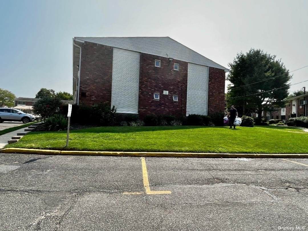 2435 Union Boulevard - Photo 1