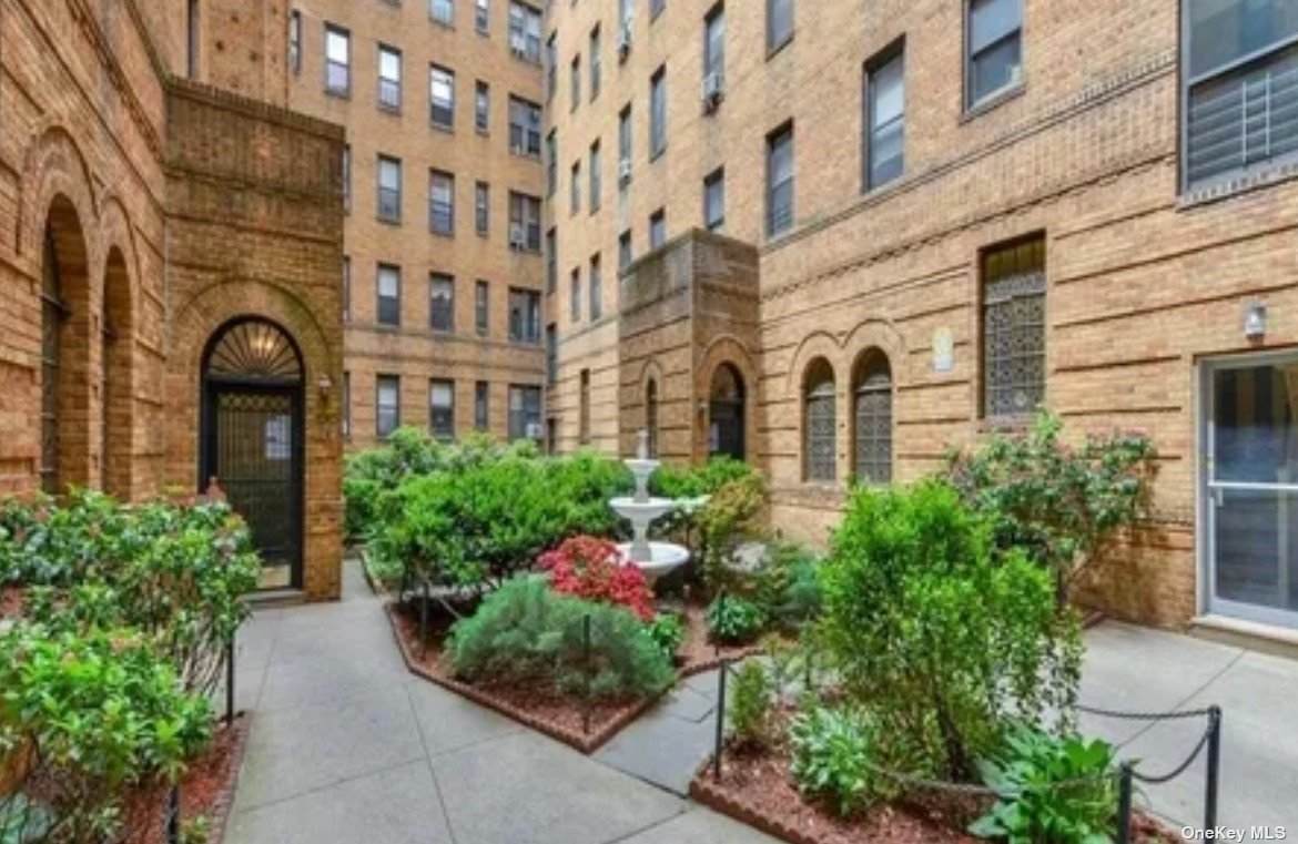 83-44 Lefferts Boulevard - Photo 1