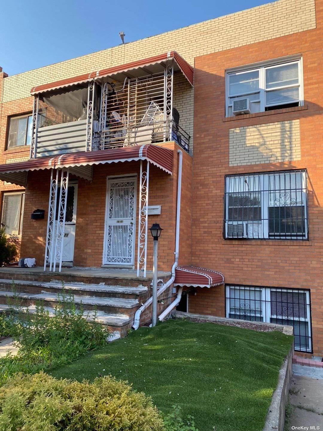 79-01 Calamus Avenue - Photo 1