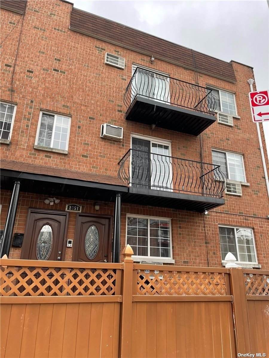 83-57 Daniels Street - Photo 1