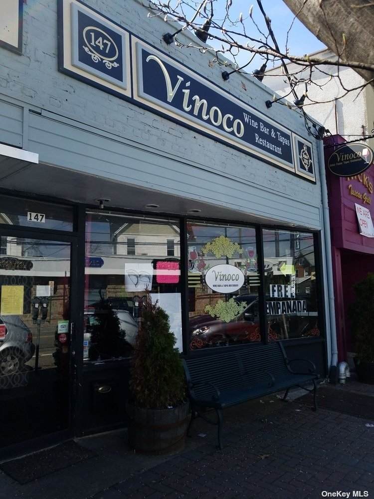 147 Mineola Blvd - Photo 1