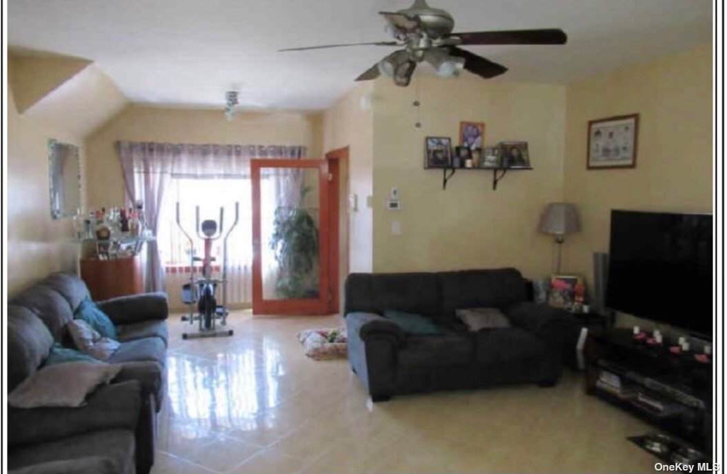 88-53 Myrtle Avenue - Photo 1