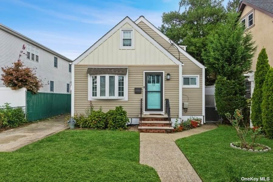 17 Goldenrod Avenue - Photo 1