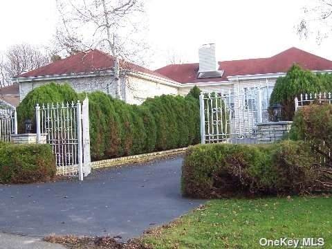 20210 Soundview Avenue - Photo 1