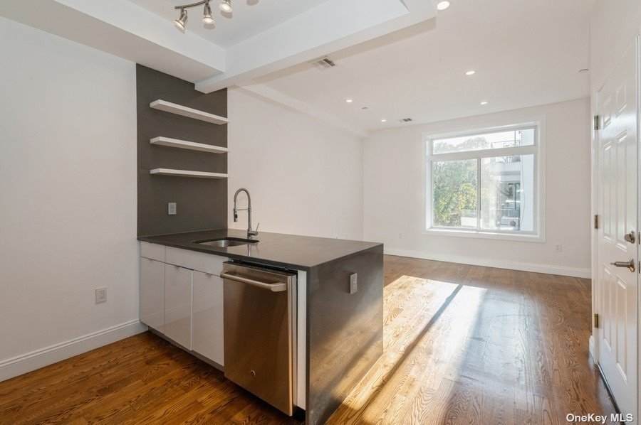 738 Evergreen Avenue - Photo 1