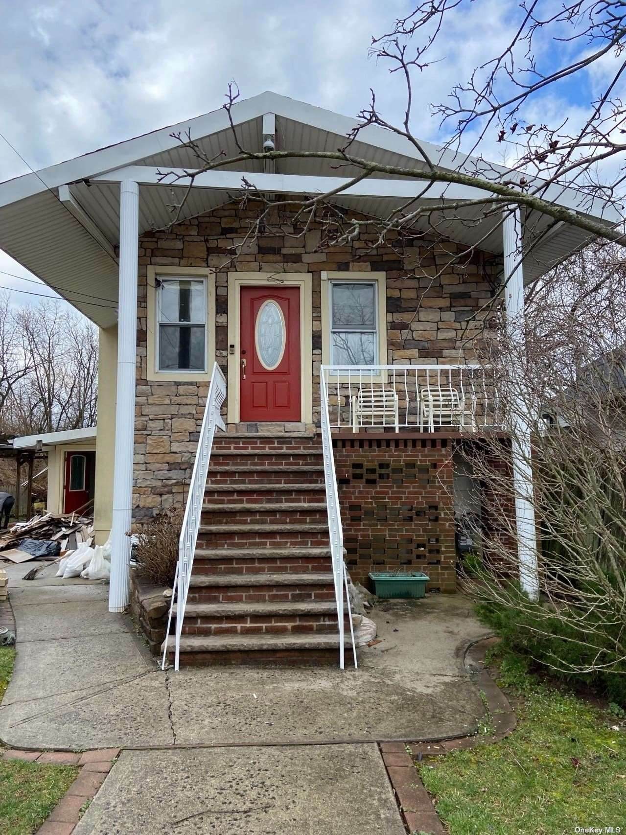 142 Mclaughlin Street - Photo 1