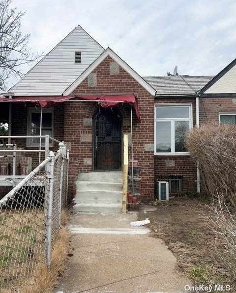 183-05 Dunlop Avenue - Photo 1