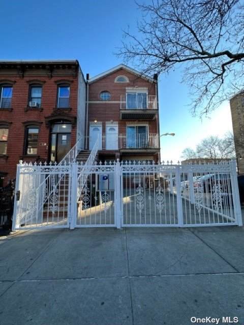 422 Hart Street - Photo 1