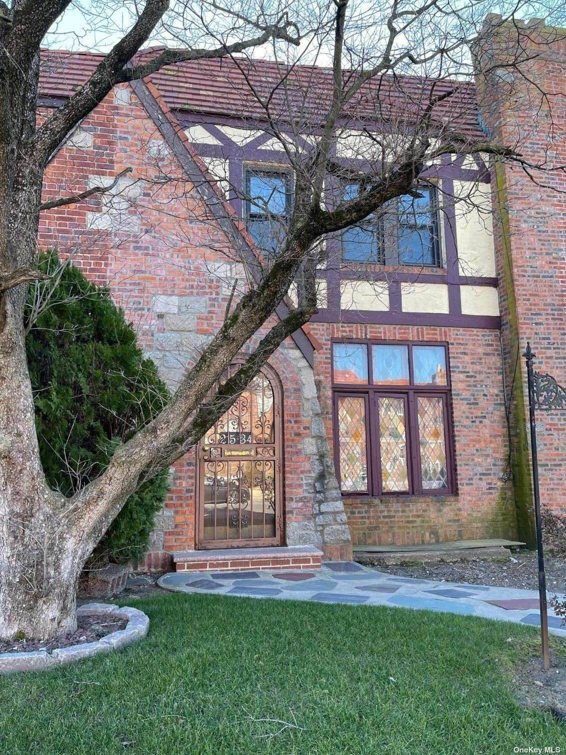 215-34 Murdock Avenue - Photo 1