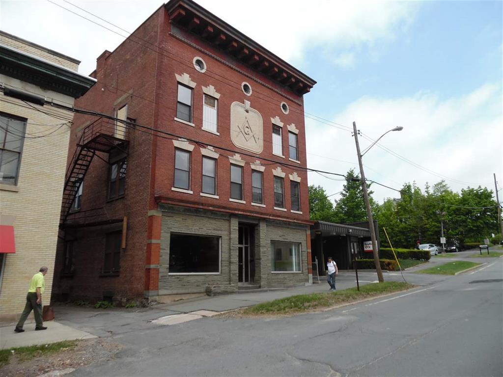 10 Bank Street - Photo 1