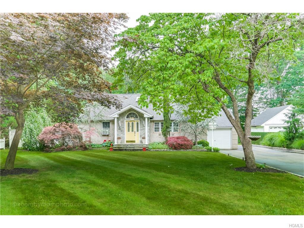 11 New County Road, Airmont, NY 10952 (MLS #4627987) :: William Raveis Legends Realty Group