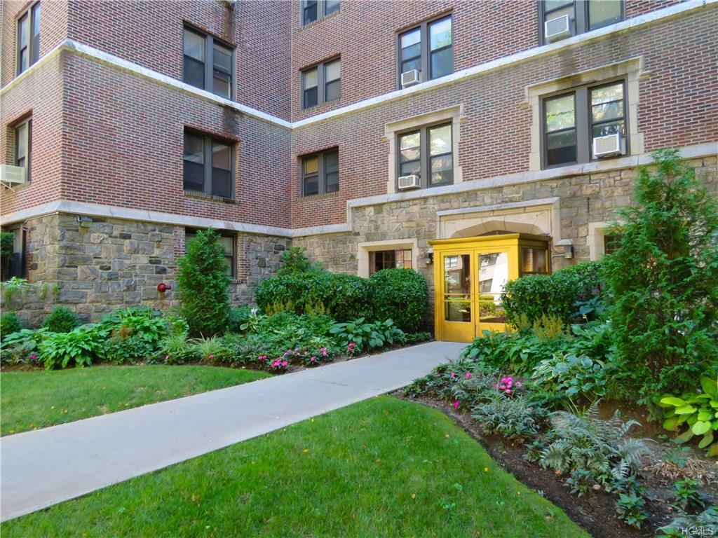 1080 Warburton Avenue - Photo 1
