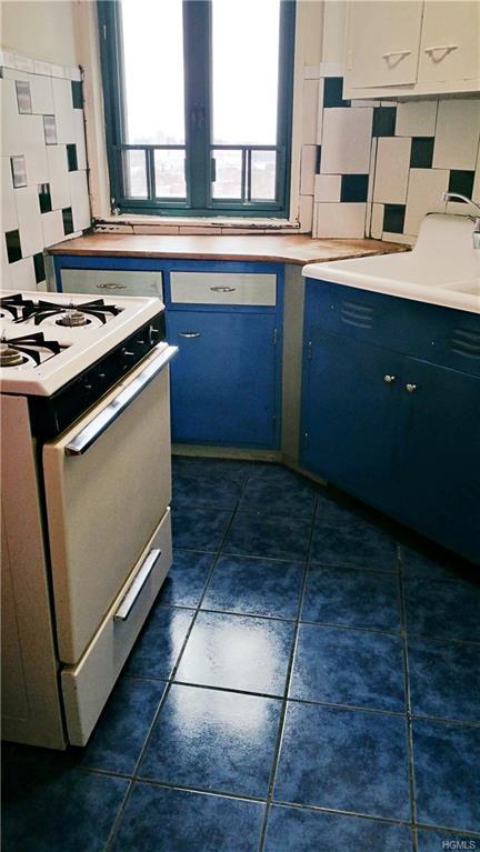 1970 Tremont Avenue - Photo 1