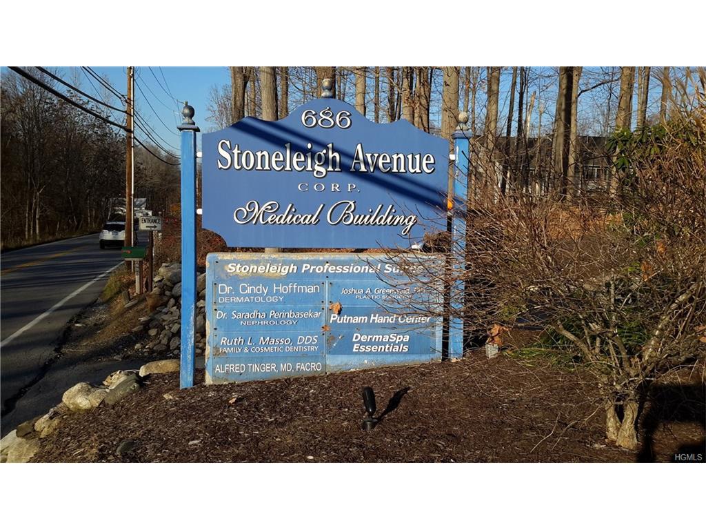 686 Stoneleigh Avenue - Photo 1