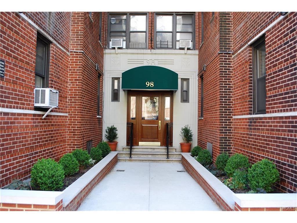 98 Park Terrace East - Photo 1