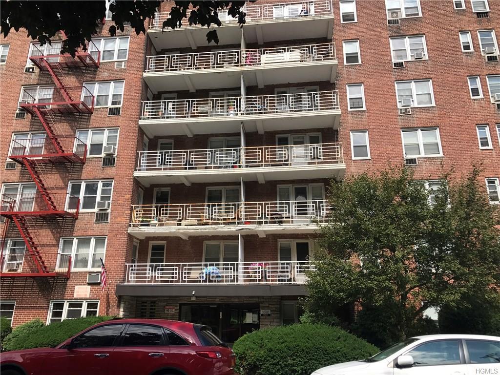 679 Warburton Avenue - Photo 1