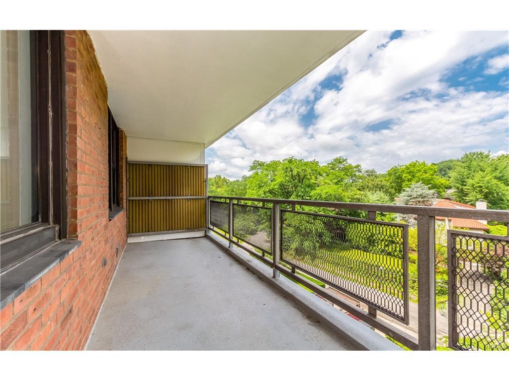 4901 Henry Hudson Parkway - Photo 1