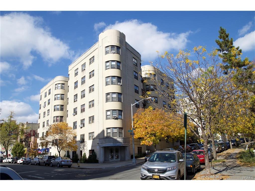 190 Mosholu Parkway - Photo 1