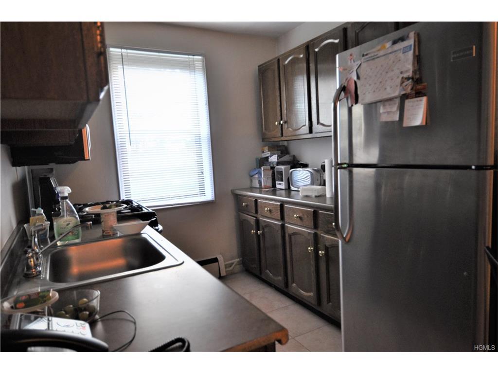 5 Oakdale Manor - Photo 1