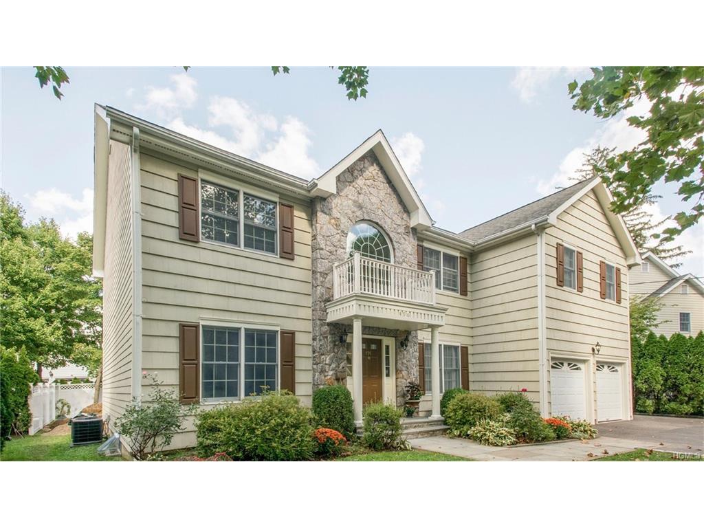 496 Ridgeway - Photo 1