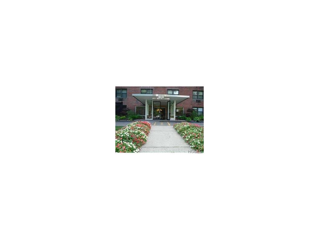 5 Oakdale Manor - Photo 1