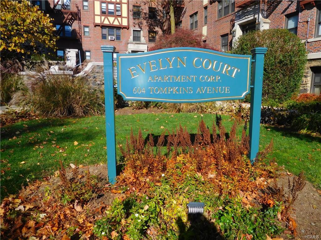 604 Tompkins Avenue - Photo 1