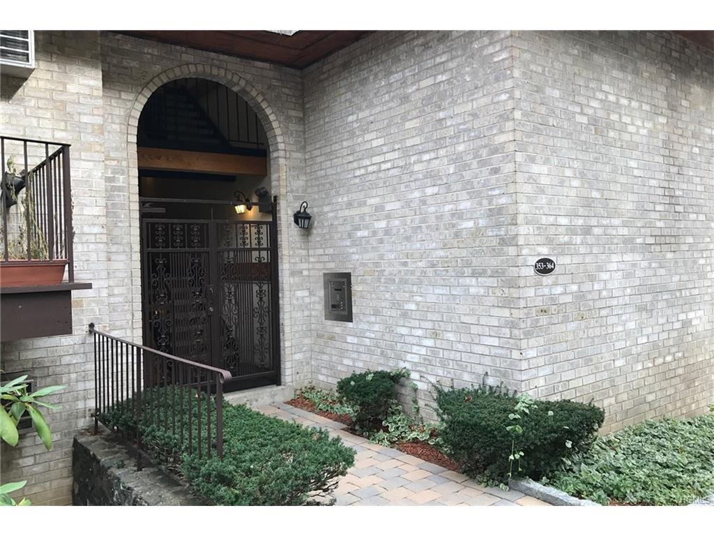 555 Central Park Avenue - Photo 1