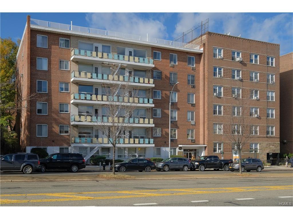 3201 Grand Concourse - Photo 1