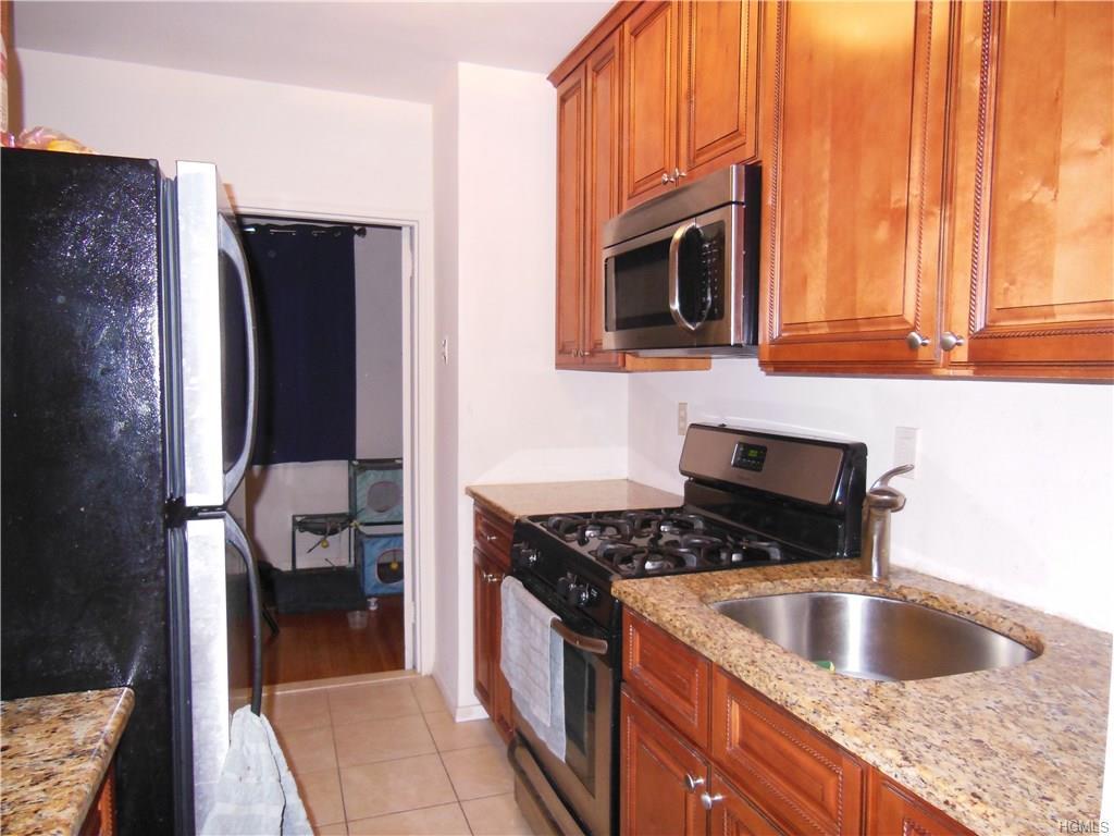 665 Thwaites Place - Photo 1