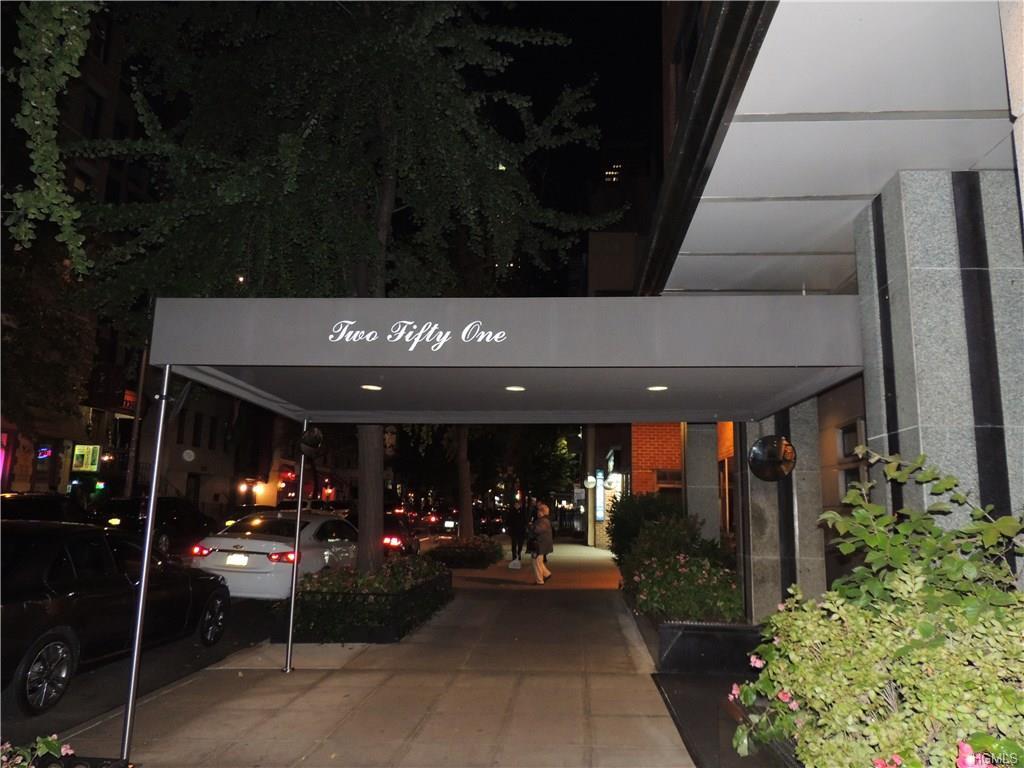251 51 Street - Photo 1