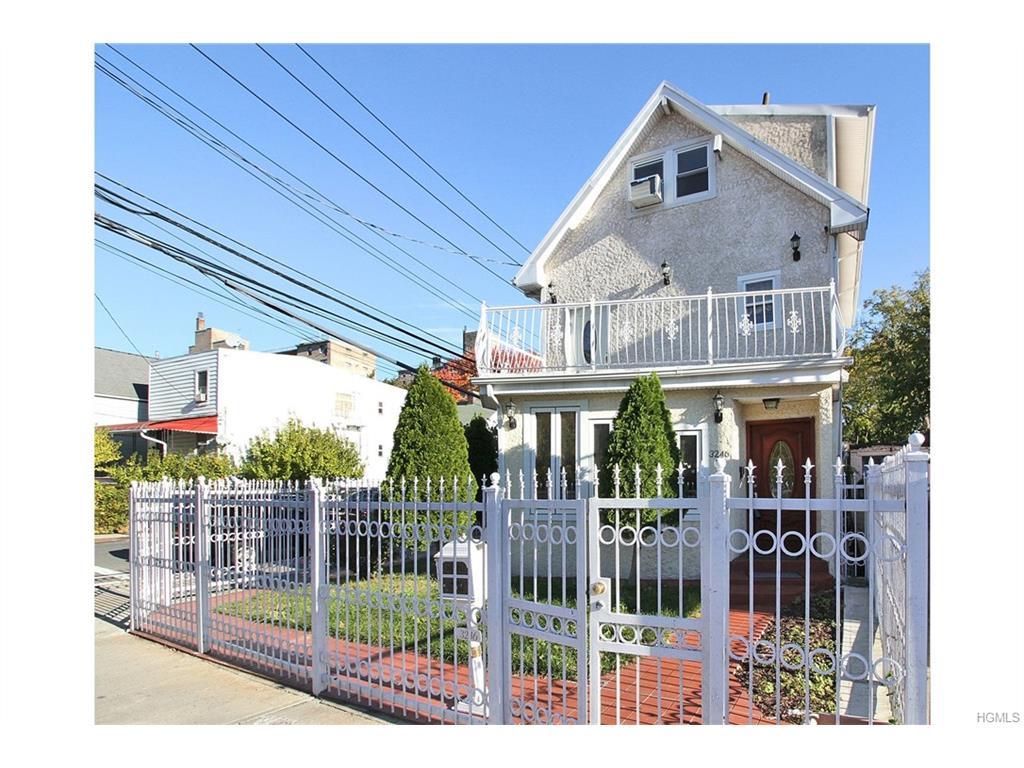 3246 Corlear Avenue - Photo 1