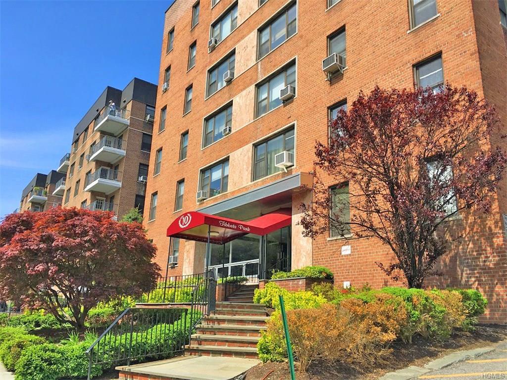 10 Broadway - Photo 1