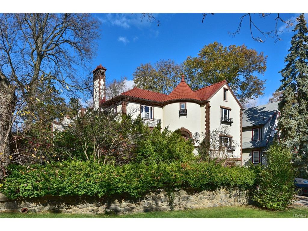 212 Lawrence Avenue - Photo 1