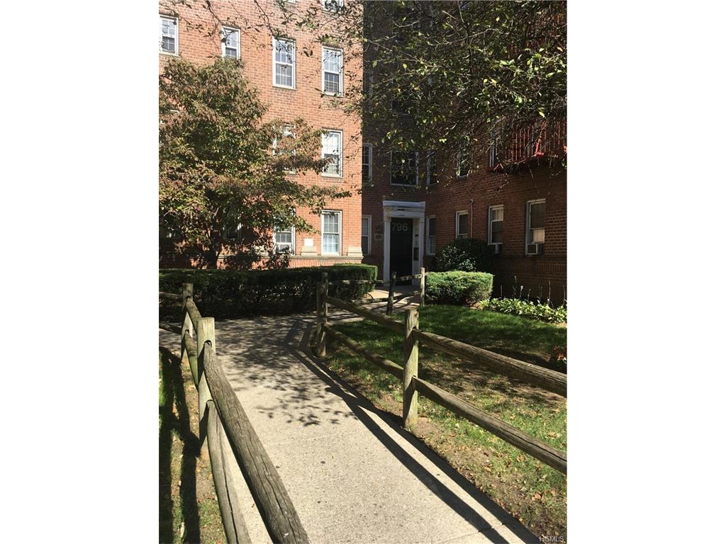 796 Bronx River Road - Photo 1
