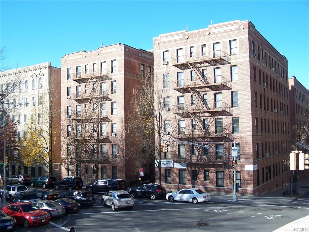 825 Walton Avenue - Photo 1