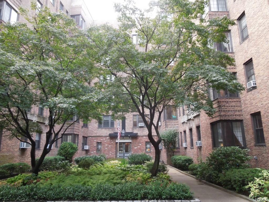 35 Parkview Avenue - Photo 1