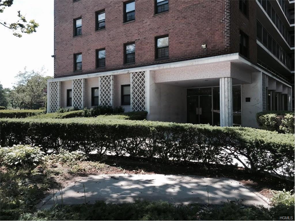 4901 Henry Hudson Parkway - Photo 1