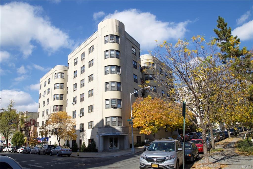 190 Mosholu Parkway - Photo 1