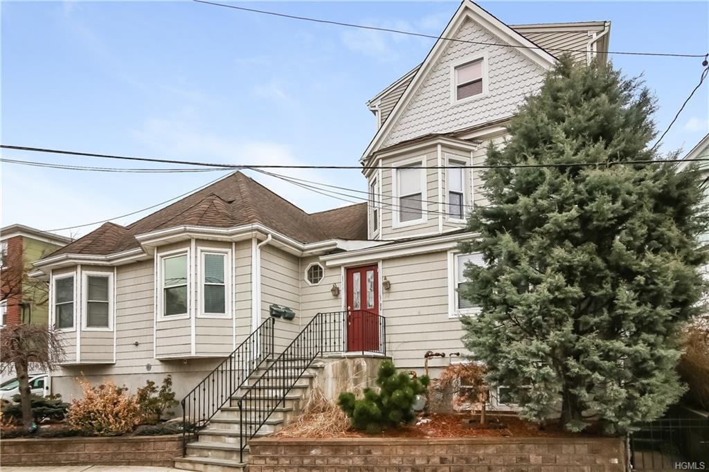38 Briggs Avenue - Photo 1