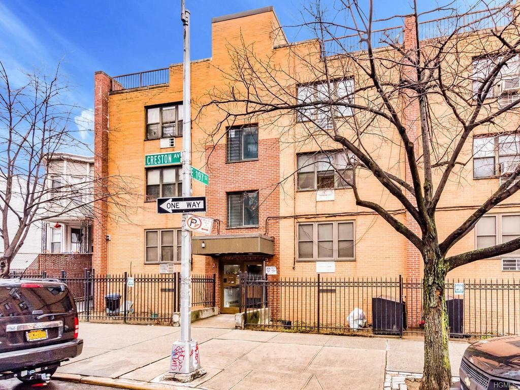 2805 Creston Avenue - Photo 1