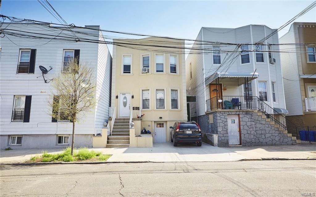 1662 Wallace Avenue - Photo 1