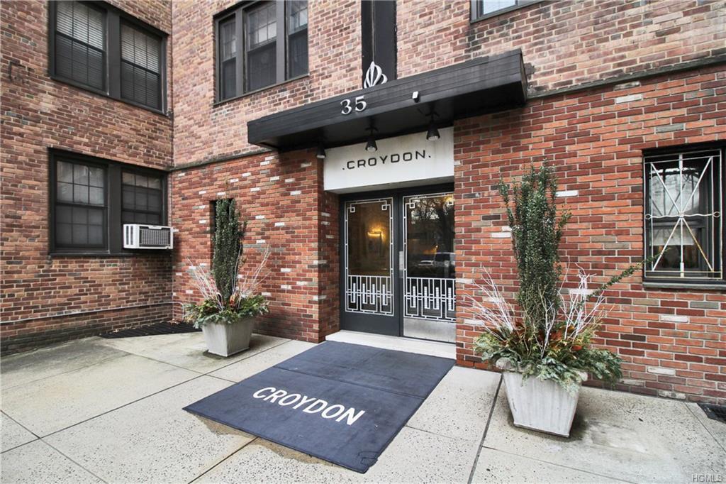 35 Parkview Avenue - Photo 1