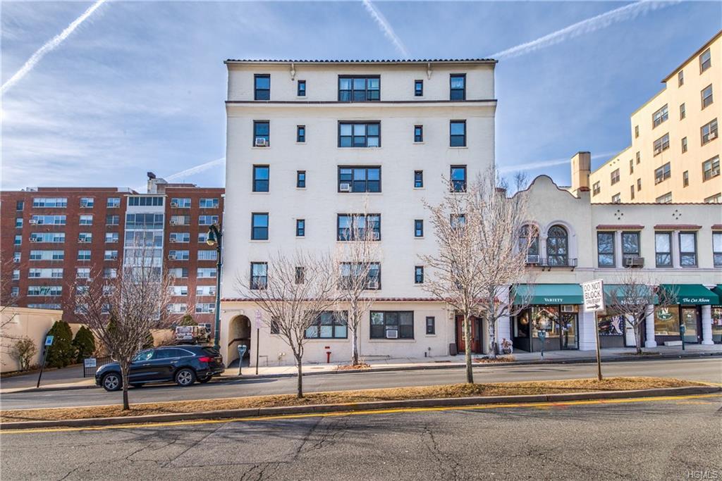 172 Myrtle Boulevard - Photo 1